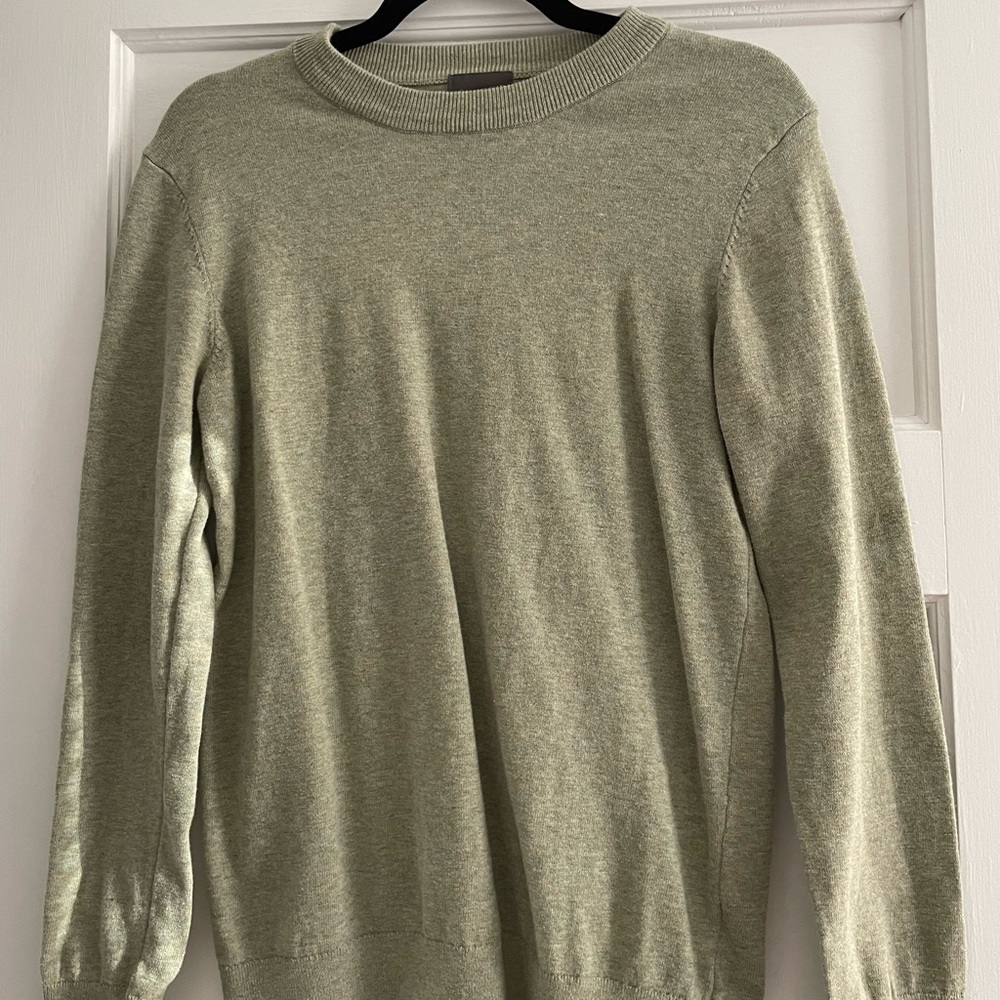 Lightweight sweater — Like new!